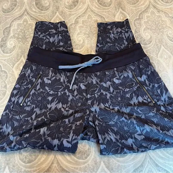Athleta Trekkie North Printed Jogger Pants Women's Blue Floral - Picture 4 of 5